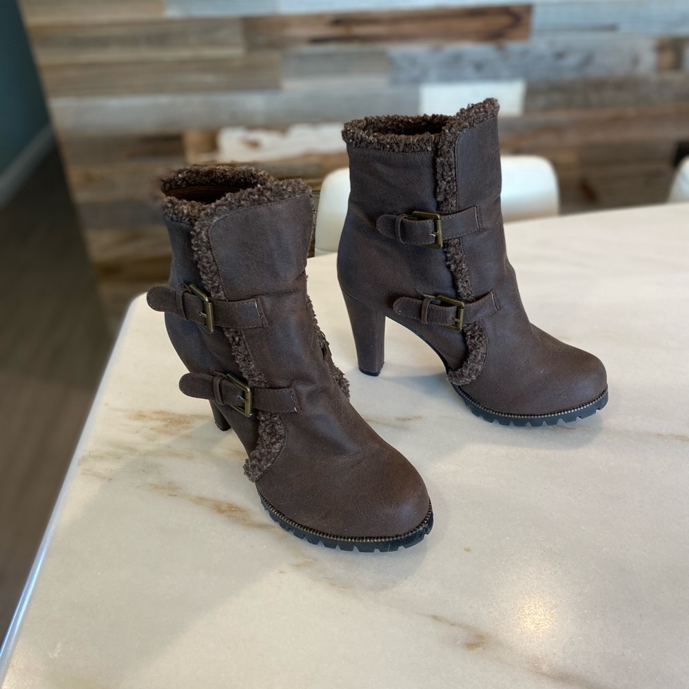Womens Boots Size 9